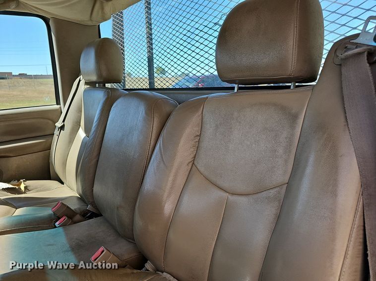 image for item MP9400 2003 Chevrolet Silverado 3500  flatbed pickup truck