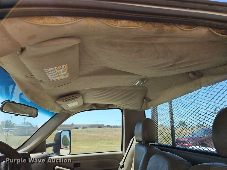 image for item MP9400 2003 Chevrolet Silverado 3500  flatbed pickup truck