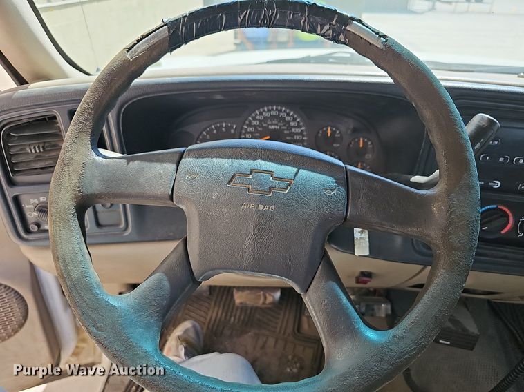 image for item MP9400 2003 Chevrolet Silverado 3500  flatbed pickup truck