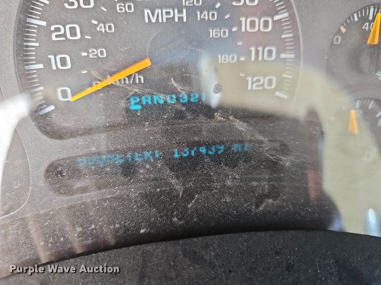 image for item MP9400 2003 Chevrolet Silverado 3500  flatbed pickup truck