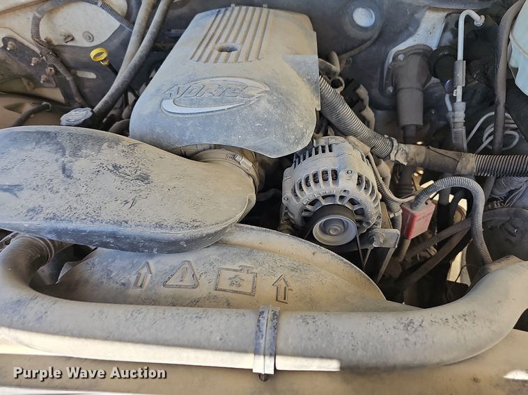 image for item MP9400 2003 Chevrolet Silverado 3500  flatbed pickup truck