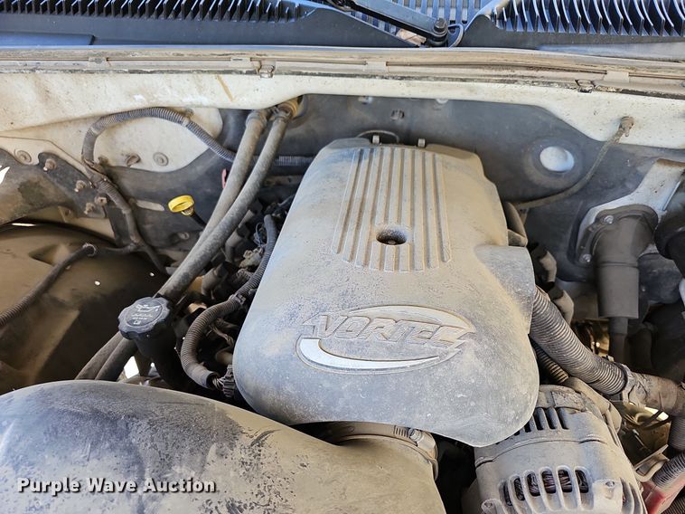 image for item MP9400 2003 Chevrolet Silverado 3500  flatbed pickup truck