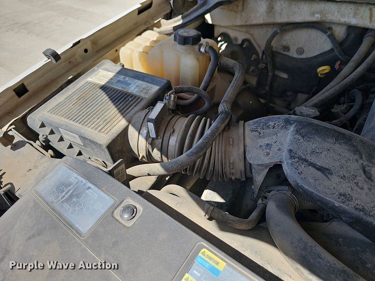 image for item MP9400 2003 Chevrolet Silverado 3500  flatbed pickup truck