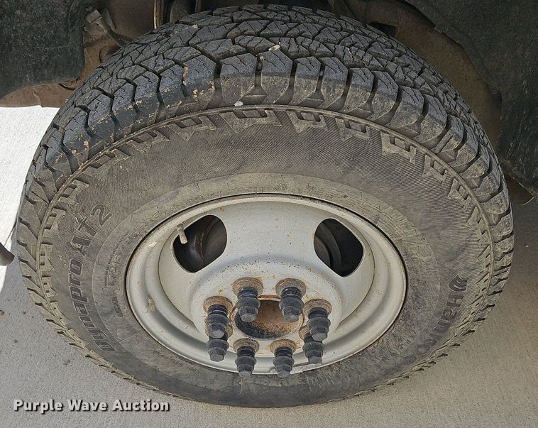 image for item MP9400 2003 Chevrolet Silverado 3500  flatbed pickup truck