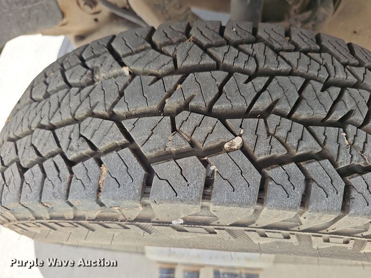 image for item MP9400 2003 Chevrolet Silverado 3500  flatbed pickup truck