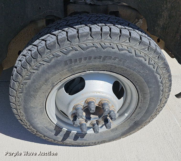 image for item MP9400 2003 Chevrolet Silverado 3500  flatbed pickup truck