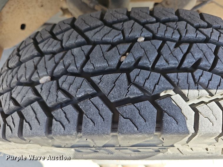 image for item MP9400 2003 Chevrolet Silverado 3500  flatbed pickup truck