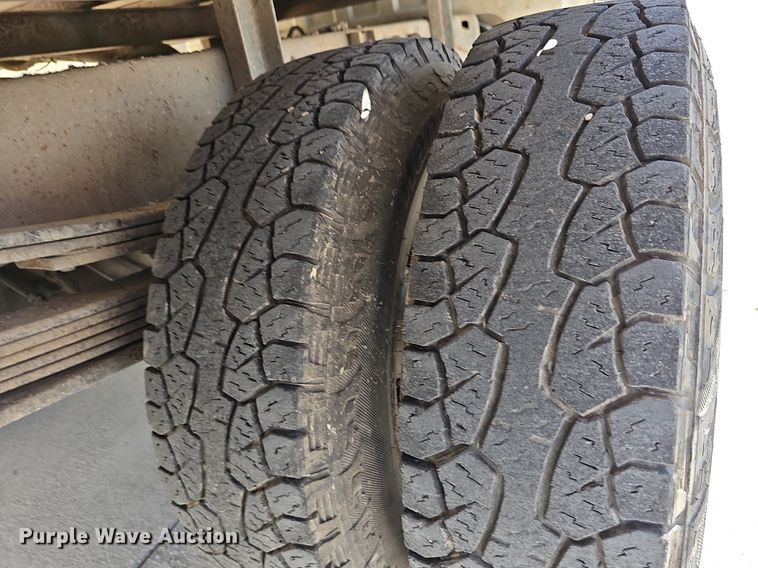 image for item MP9400 2003 Chevrolet Silverado 3500  flatbed pickup truck