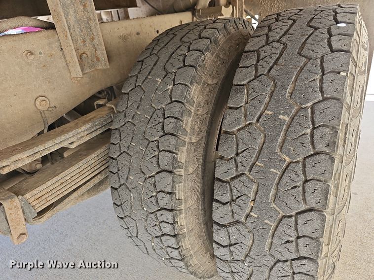 image for item MP9400 2003 Chevrolet Silverado 3500  flatbed pickup truck