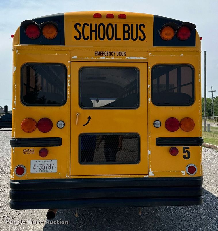 image for item MR9113 2004 International  school bus