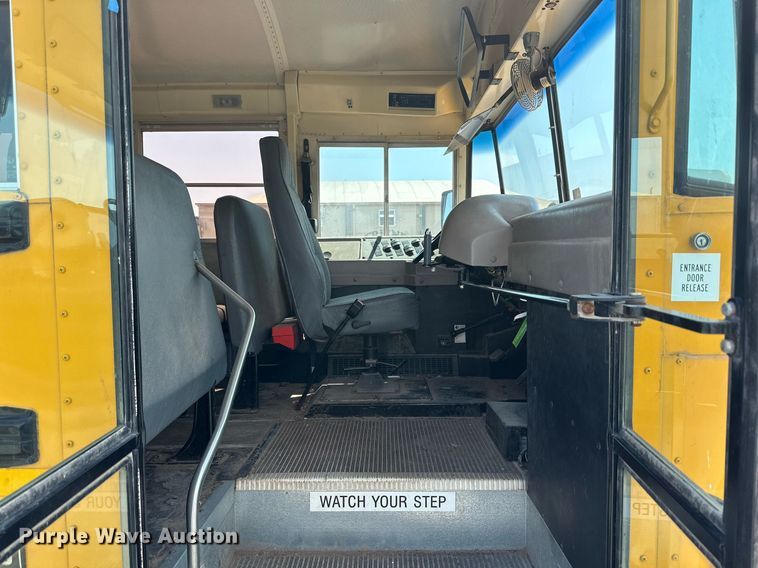 image for item MR9113 2004 International  school bus