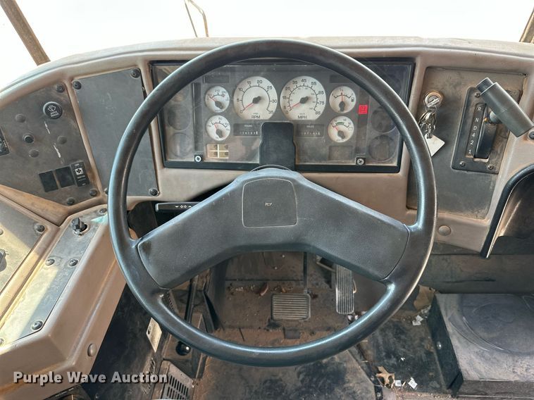 image for item MR9113 2004 International  school bus