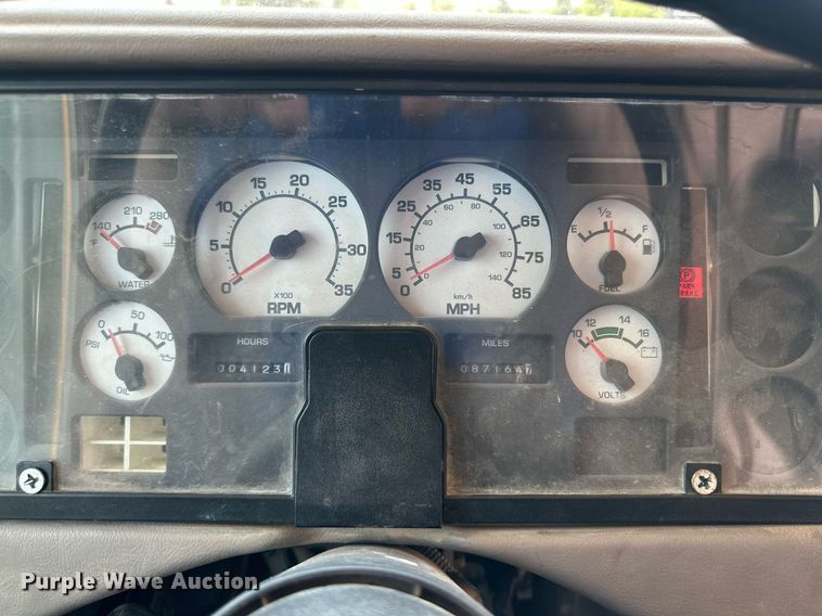 image for item MR9113 2004 International  school bus