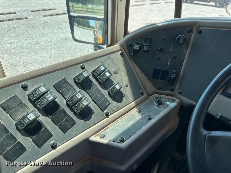 image for item MR9113 2004 International  school bus