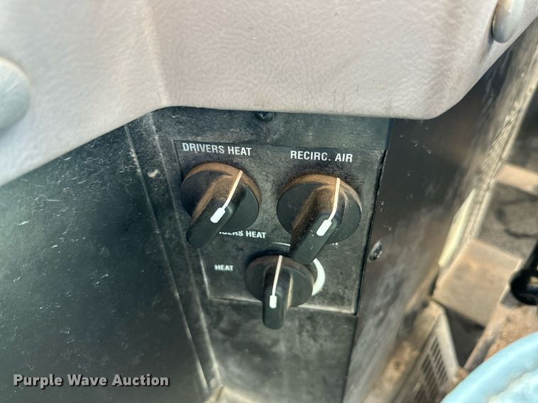 image for item MR9113 2004 International  school bus