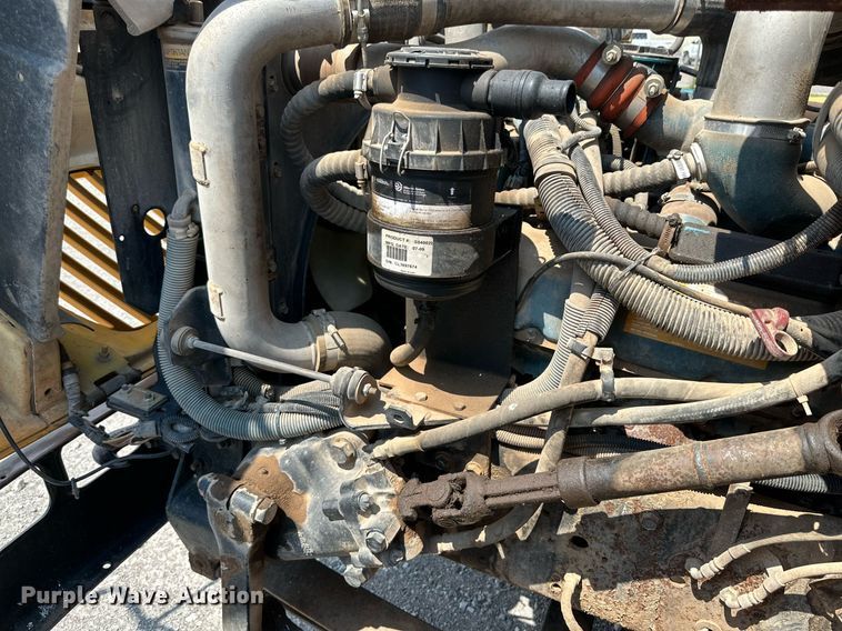 image for item MR9113 2004 International  school bus