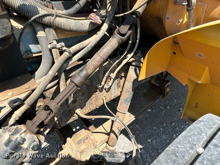 image for item MR9113 2004 International  school bus