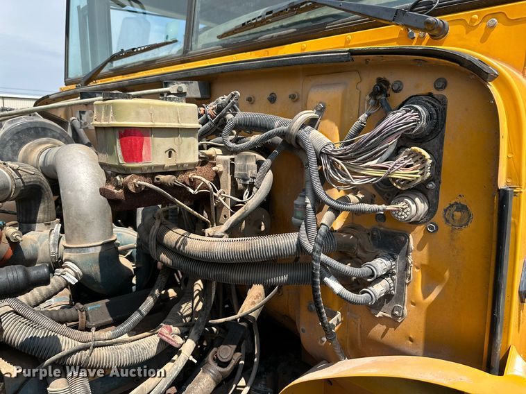 image for item MR9113 2004 International  school bus