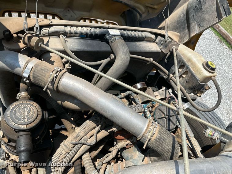 image for item MR9113 2004 International  school bus