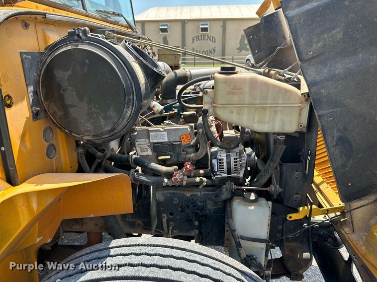 image for item MR9113 2004 International  school bus