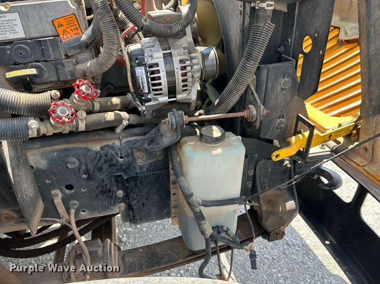 image for item MR9113 2004 International  school bus