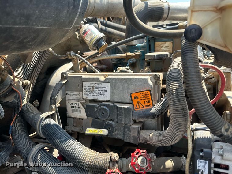 image for item MR9113 2004 International  school bus