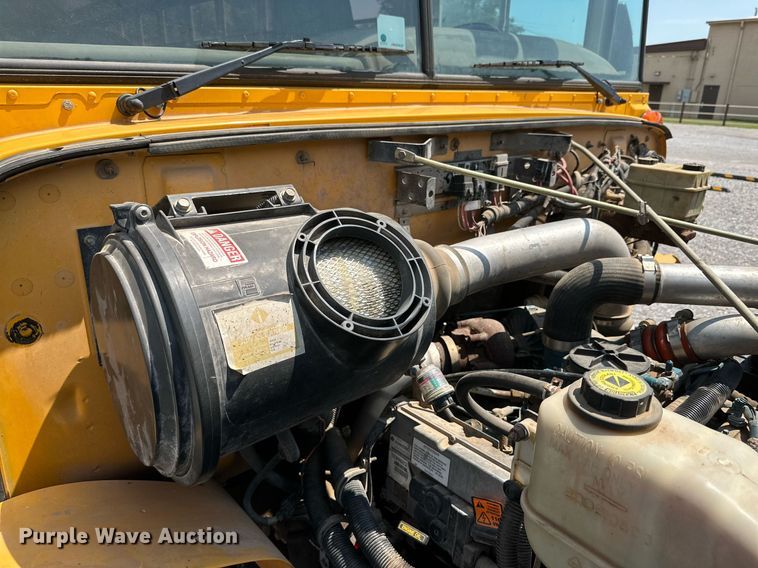 image for item MR9113 2004 International  school bus