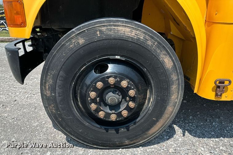 image for item MR9113 2004 International  school bus