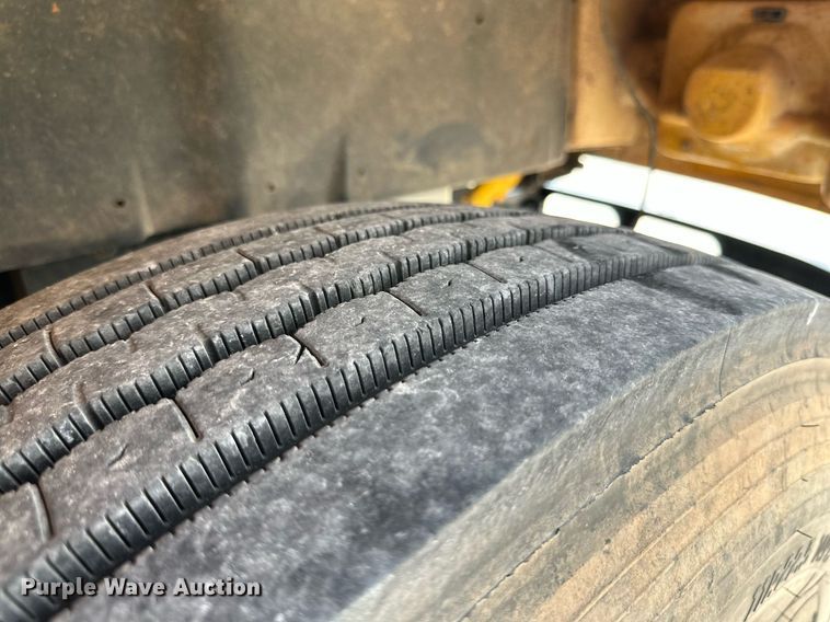 image for item MR9113 2004 International  school bus