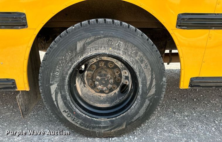 image for item MR9113 2004 International  school bus