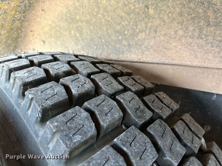 image for item MR9113 2004 International  school bus