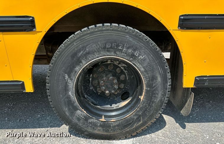 image for item MR9113 2004 International  school bus