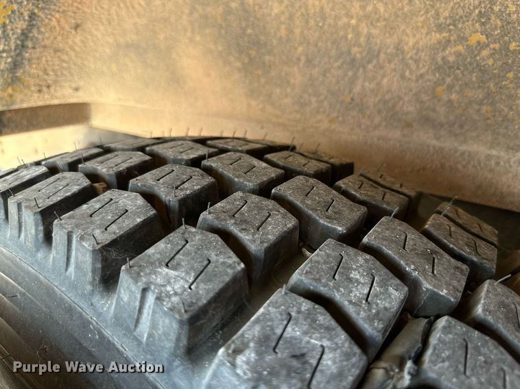 image for item MR9113 2004 International  school bus