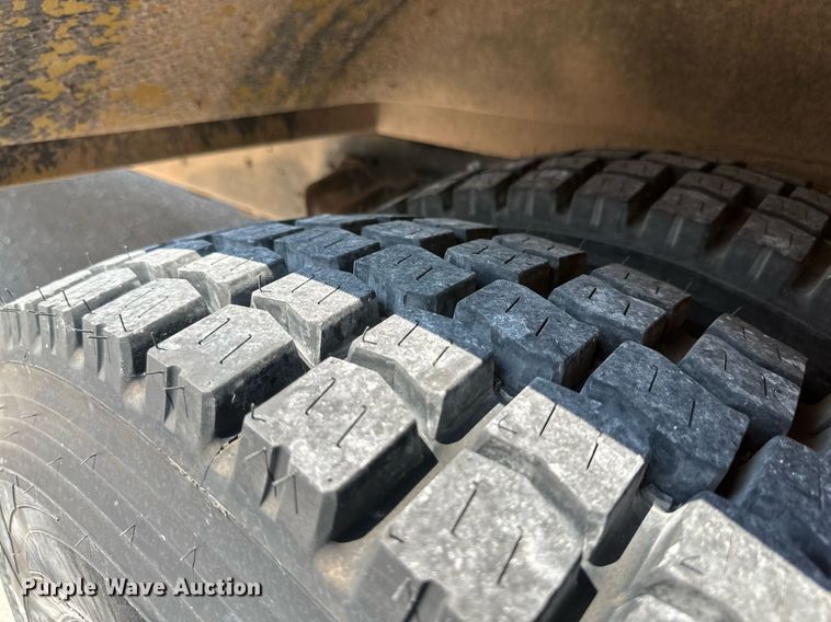 image for item MR9113 2004 International  school bus