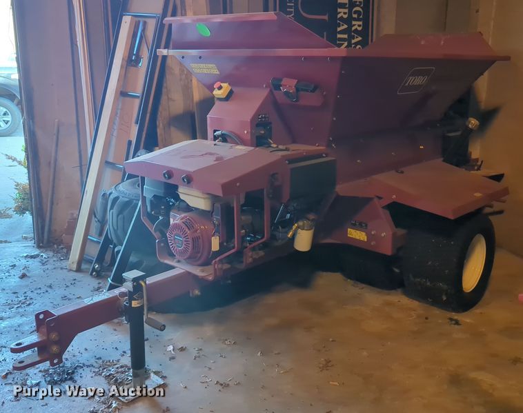 image for item MY9919 2014 Toro ProPass 200  top dresser