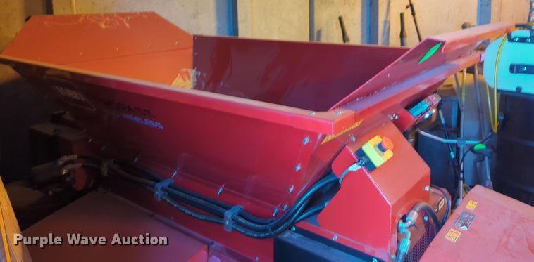 image for item MY9919 2014 Toro ProPass 200  top dresser