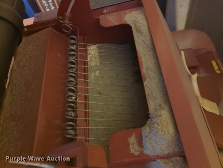 image for item MY9919 2014 Toro ProPass 200  top dresser