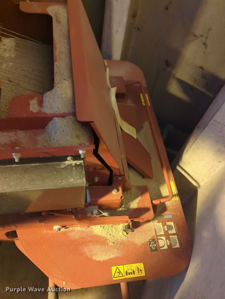 image for item MY9919 2014 Toro ProPass 200  top dresser