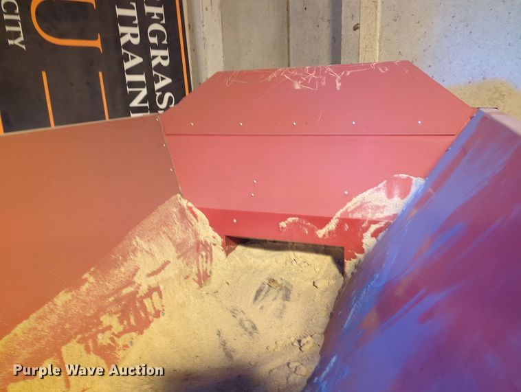 image for item MY9919 2014 Toro ProPass 200  top dresser