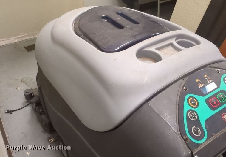 image for item MY9922 Advance Adphibian  floor scrubber