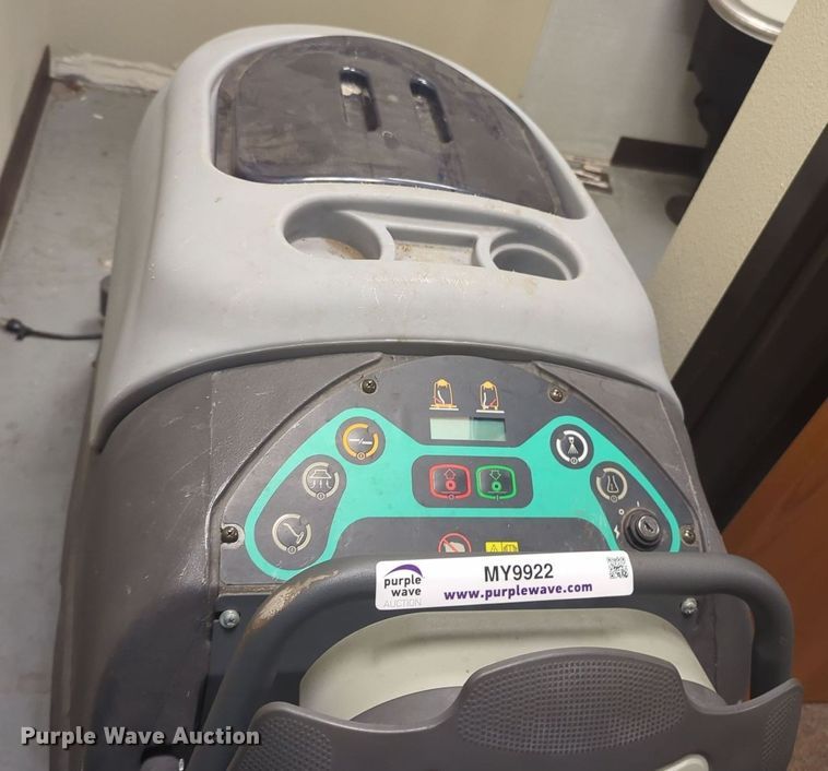 image for item MY9922 Advance Adphibian  floor scrubber