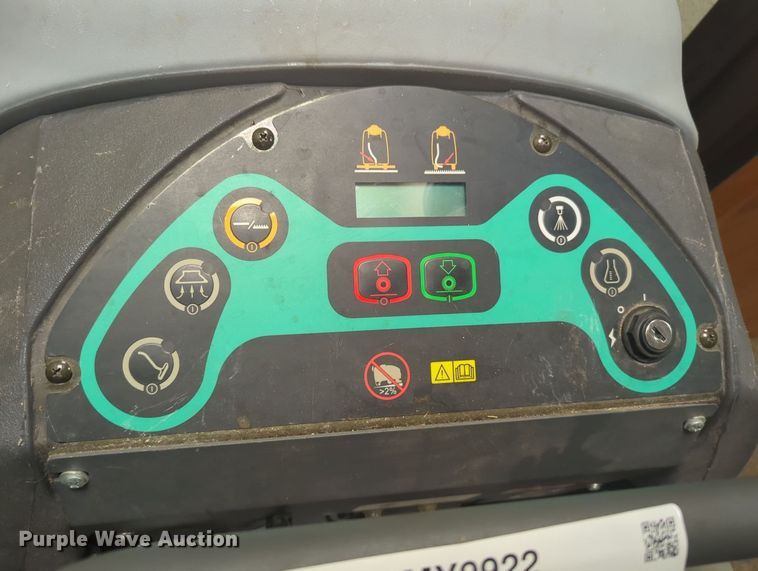 image for item MY9922 Advance Adphibian  floor scrubber