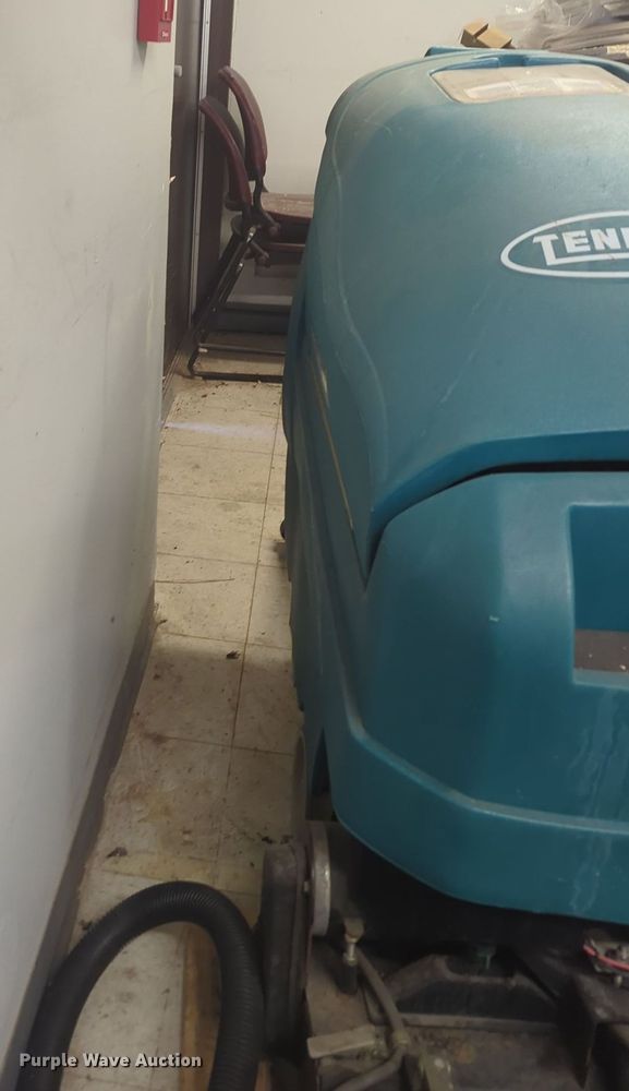 image for item MY9924 Tennant 1610  carpet extractor