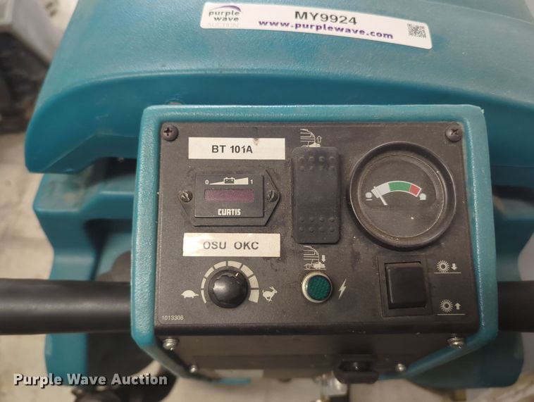 image for item MY9924 Tennant 1610  carpet extractor