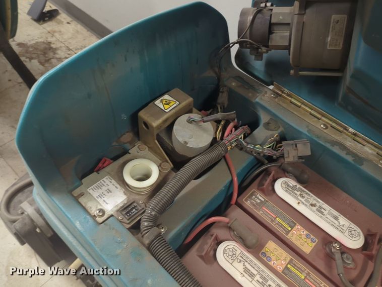 image for item MY9924 Tennant 1610  carpet extractor