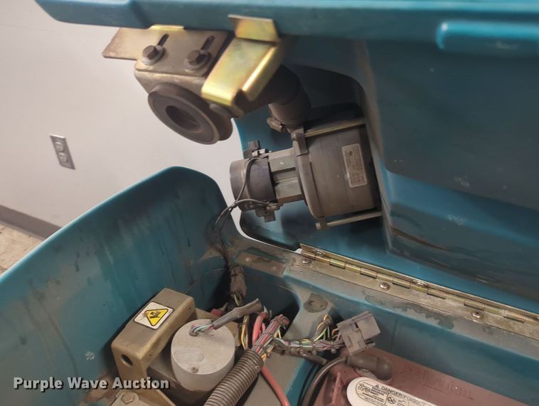 image for item MY9924 Tennant 1610  carpet extractor