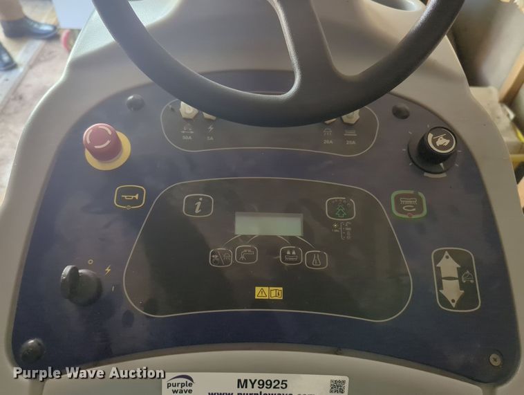 image for item MY9925 Advance SC1500REV  floor scrubber