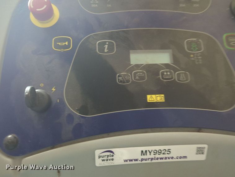 image for item MY9925 Advance SC1500REV  floor scrubber