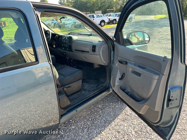 image for item NA9111 2010 Chevrolet Silverado 1500  Ext. Cab pickup truck