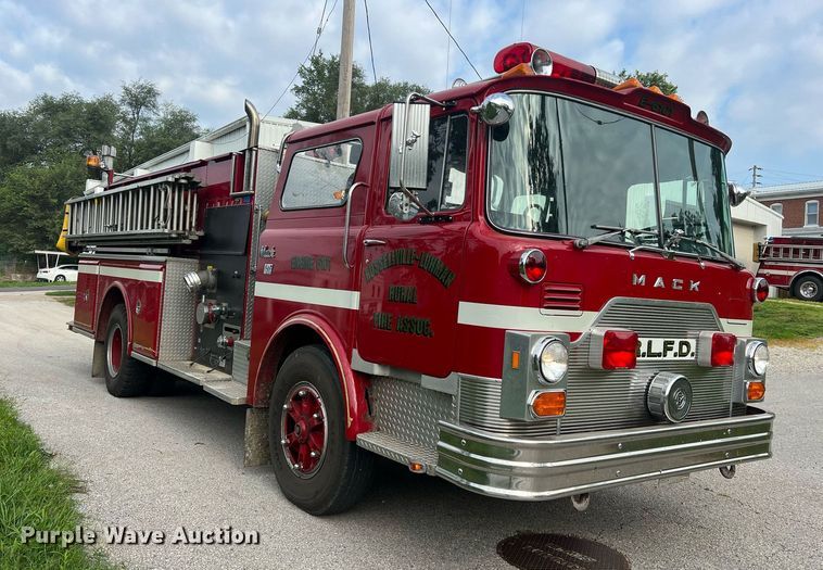 image for item NA9121 1985 Mack CF686FC  pumper fire truck